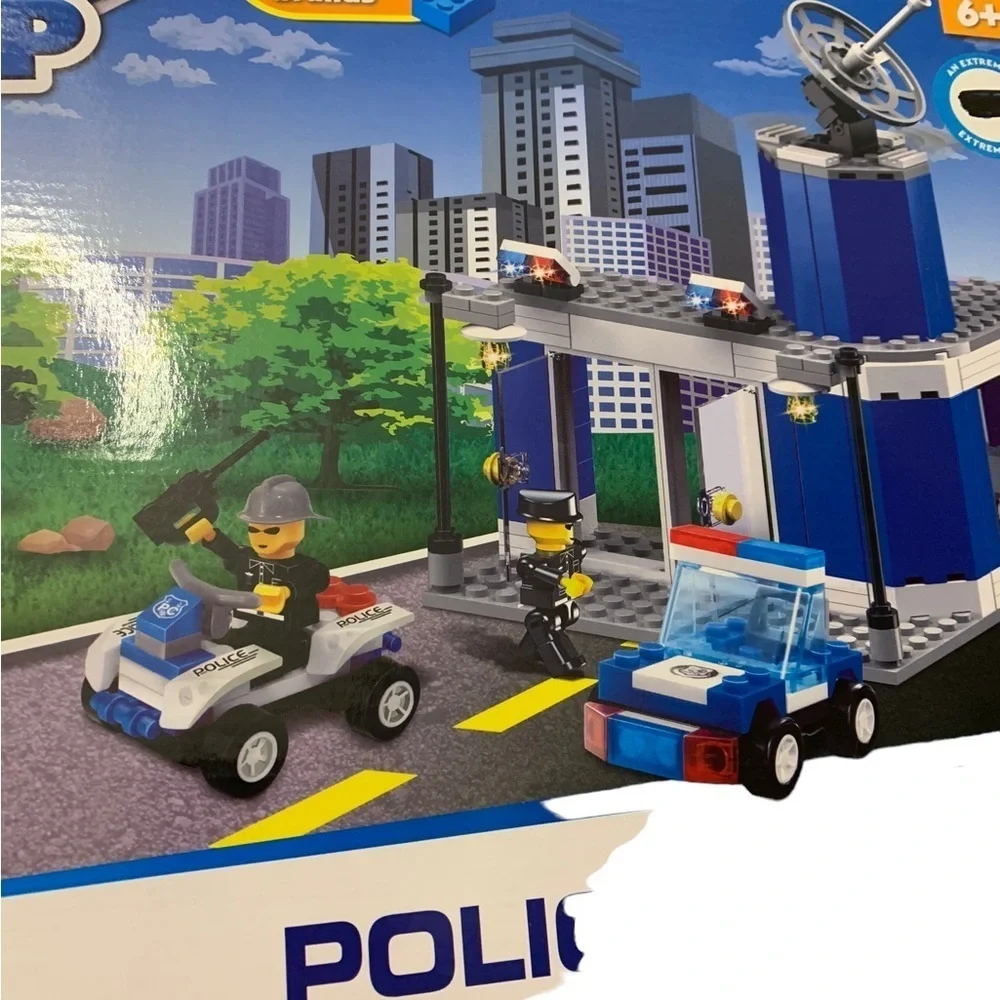 Build Me Up Police Station 201-Piece Building Set Ages 6+ New In Box Lego